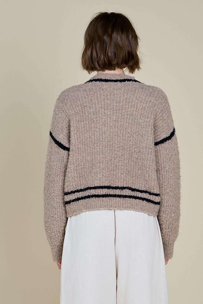 GRADE AND GATHER CONTRAST OUTLINE SWEATER