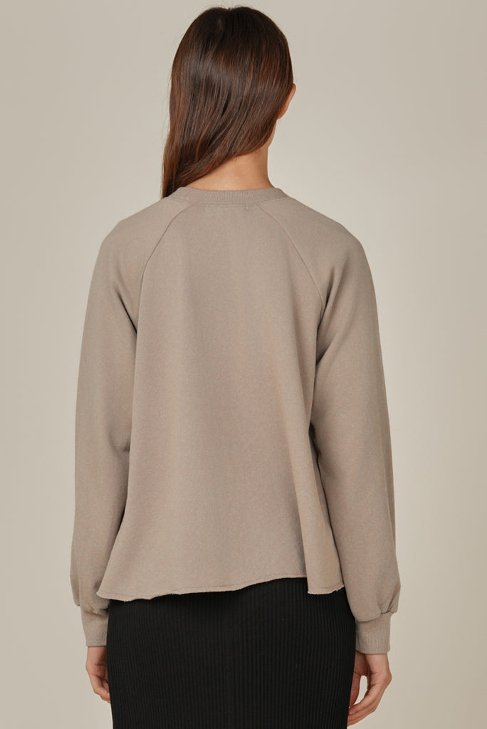 GRADE AND GATHER SLASH CROP SWEATSHIRT