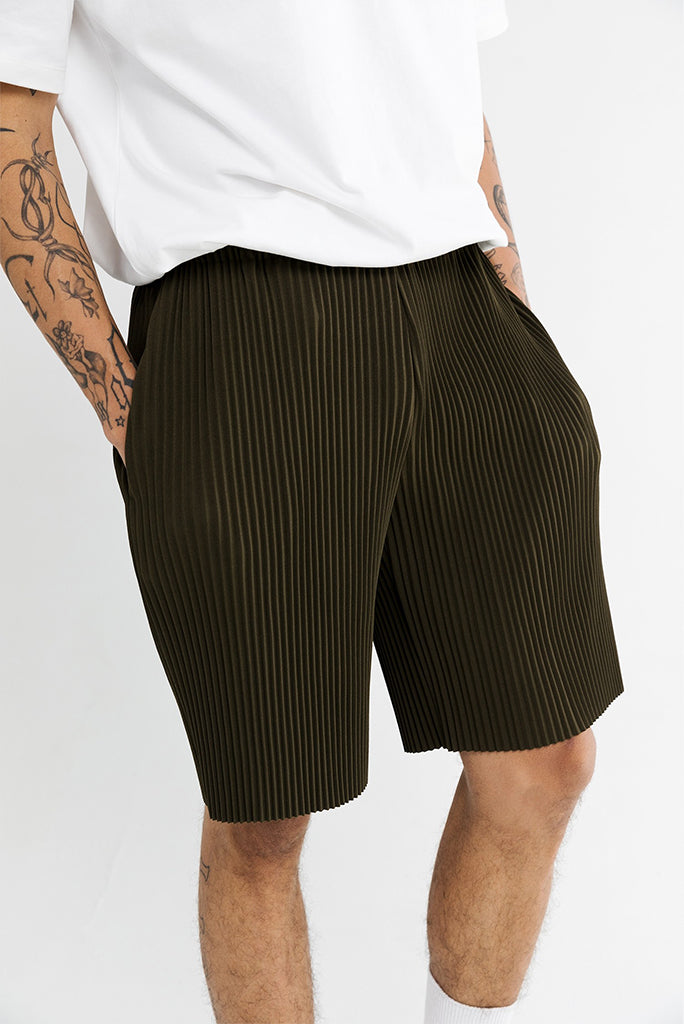 COMMON MARKET HUGO SHORT, OLIVE OR BLACK